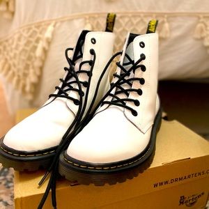 *SOLD* Brand New (NWOT) | white Doc Martens